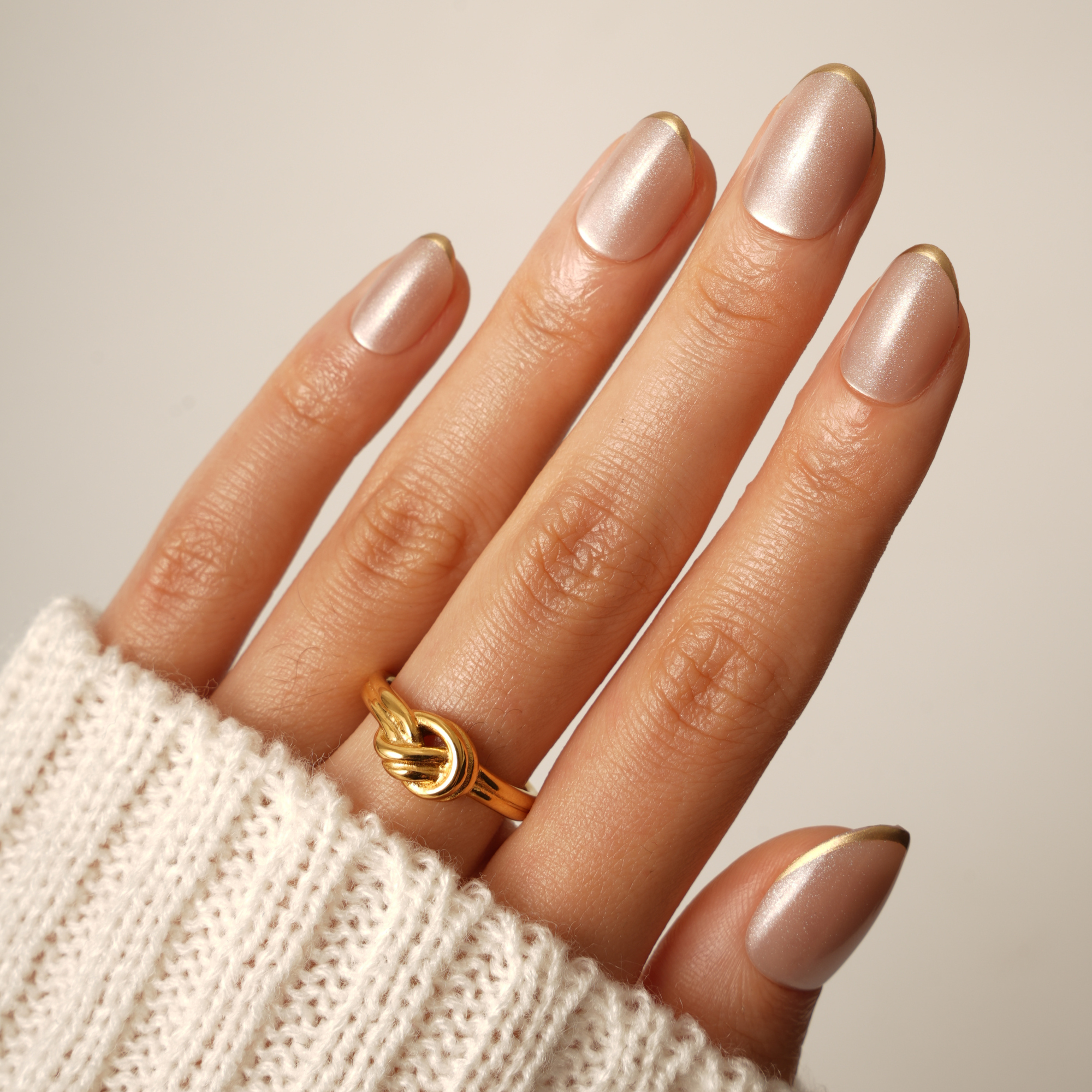 Golden Tip,Ellie Vincy Press on Nails,Super short Almond,French tip, Solid color, Pink, Gold press on nails,30 pcs, False nails,Reusable,Glue on nails,Sticky on nails,Pop on nails,summer nails,spring nails,simple nails