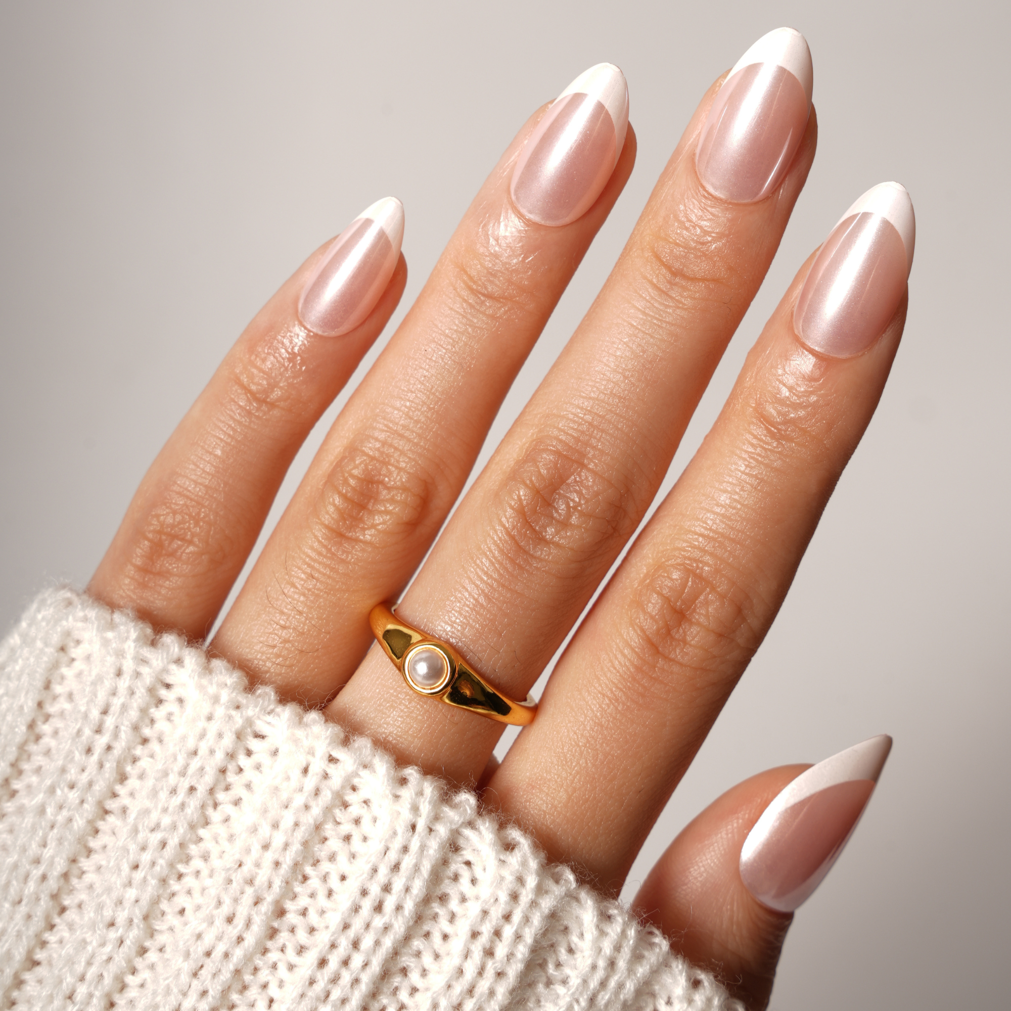 Chrome White French Tips｜New,Ellie Vincy Press on Nails,Short  Almond,French tip, Chrome, White press on nails,30 pcs, False nails,Reusable,Glue on nails,Sticky on nails,Pop on nails