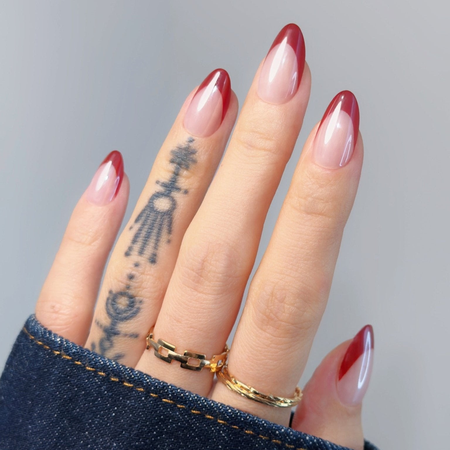 Scarlet Edge,Ellie Vincy Press on Nails,Short Almond,French tip, Chrome, Red press on nails,30 pcs, False nails,Reusable,Glue on nails,Sticky on nails,Pop on nails